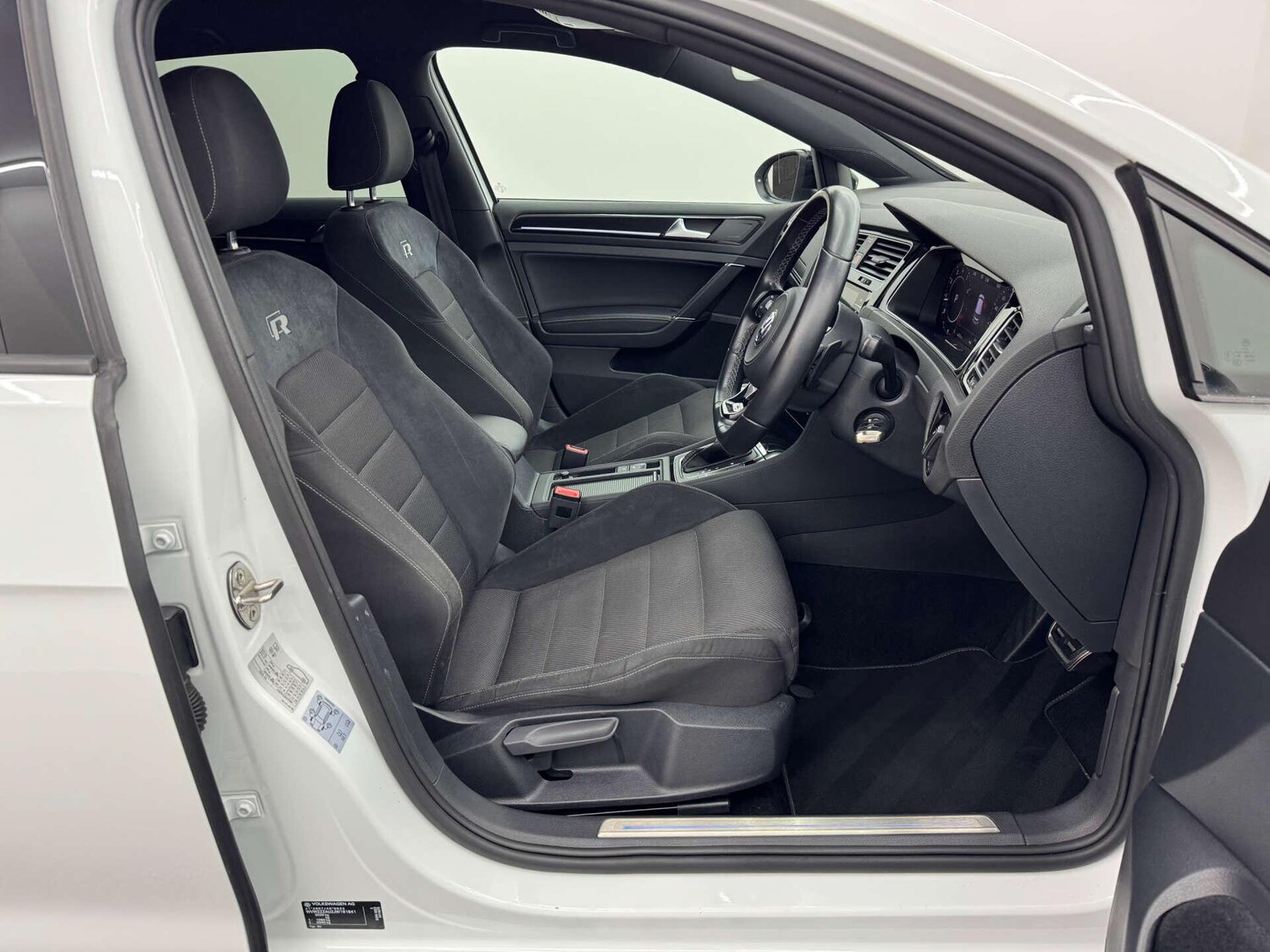 Used Volkswagen Golf 2018 for sale - 77783119: Photo 48