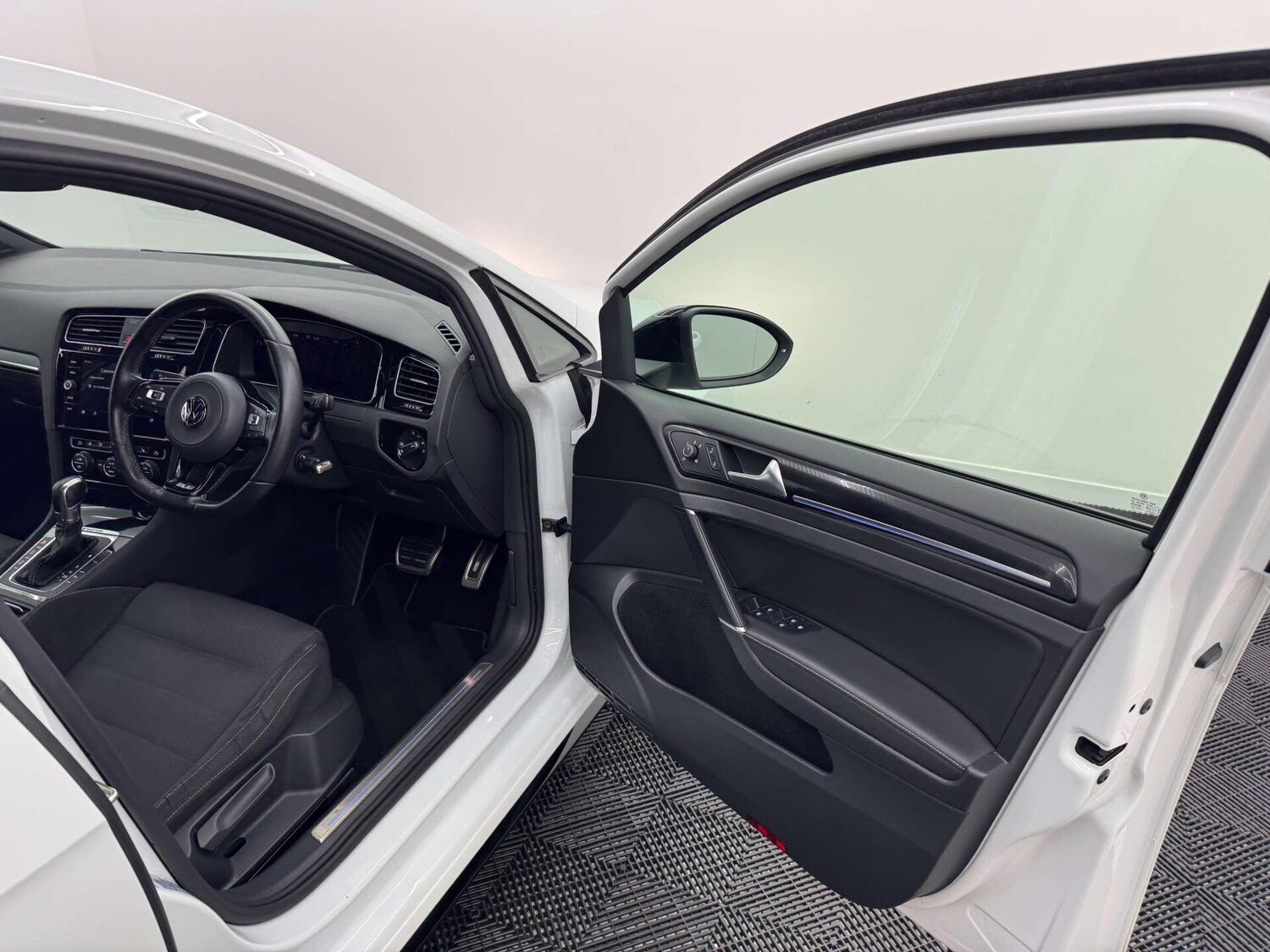 Used Volkswagen Golf 2018 for sale - 77783119: Photo 51