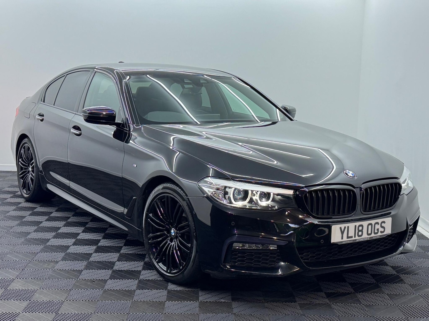 Used BMW 5 Series 2018 for sale - 76936204: Photo 1