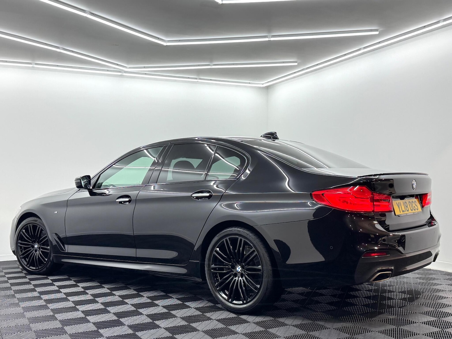 Used BMW 5 Series 2018 for sale - 76936204: Photo 2