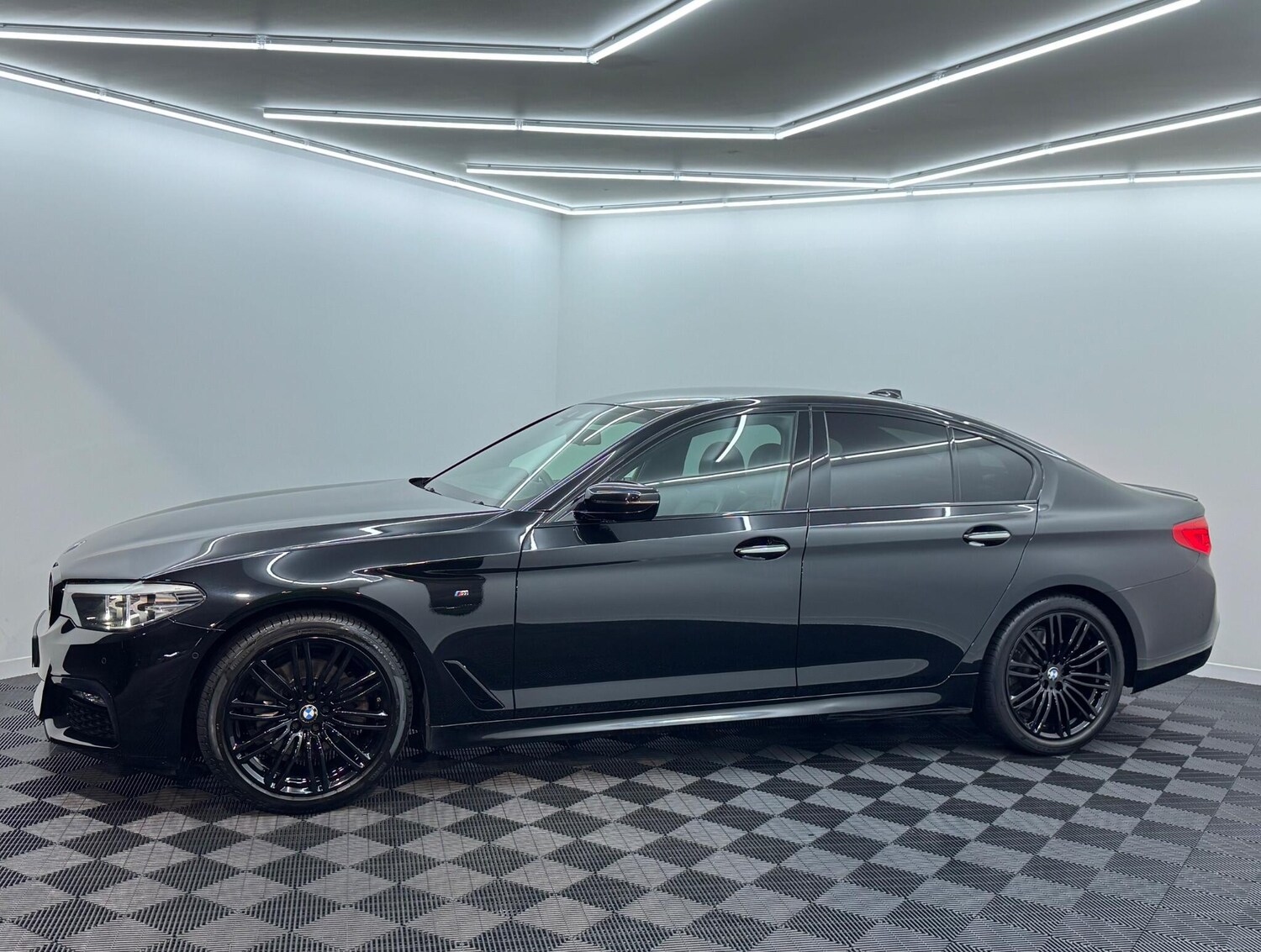 Used BMW 5 Series 2018 for sale - 76936204: Photo 25