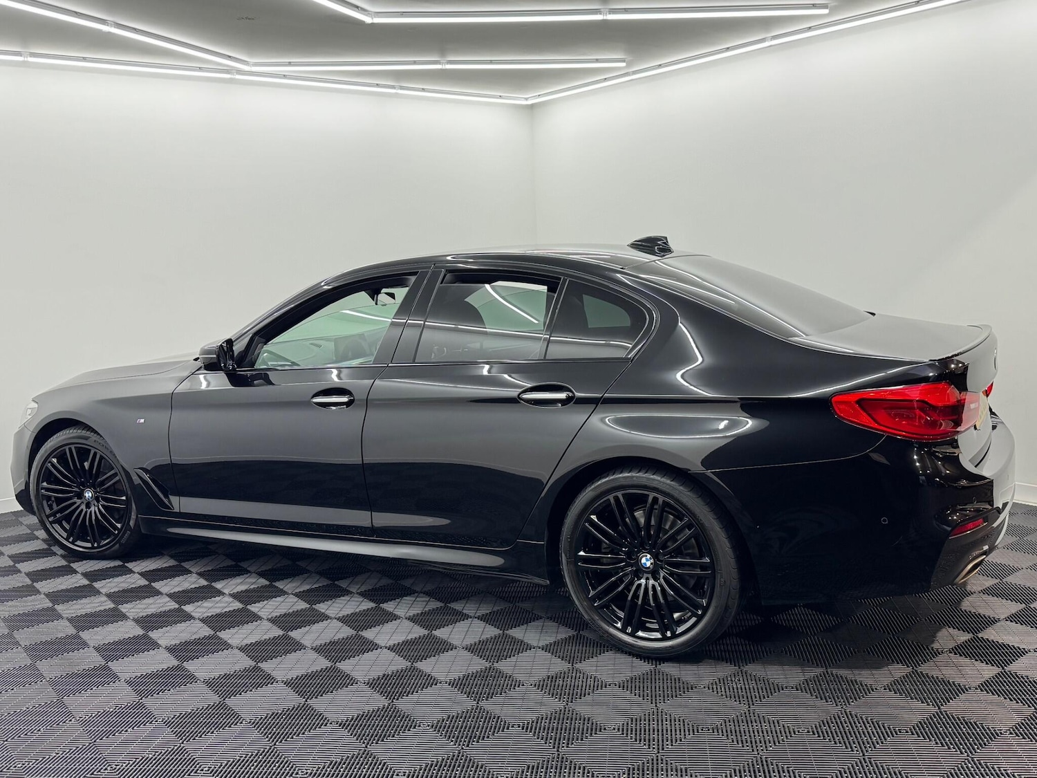 Used BMW 5 Series 2018 for sale - 76936204: Photo 28