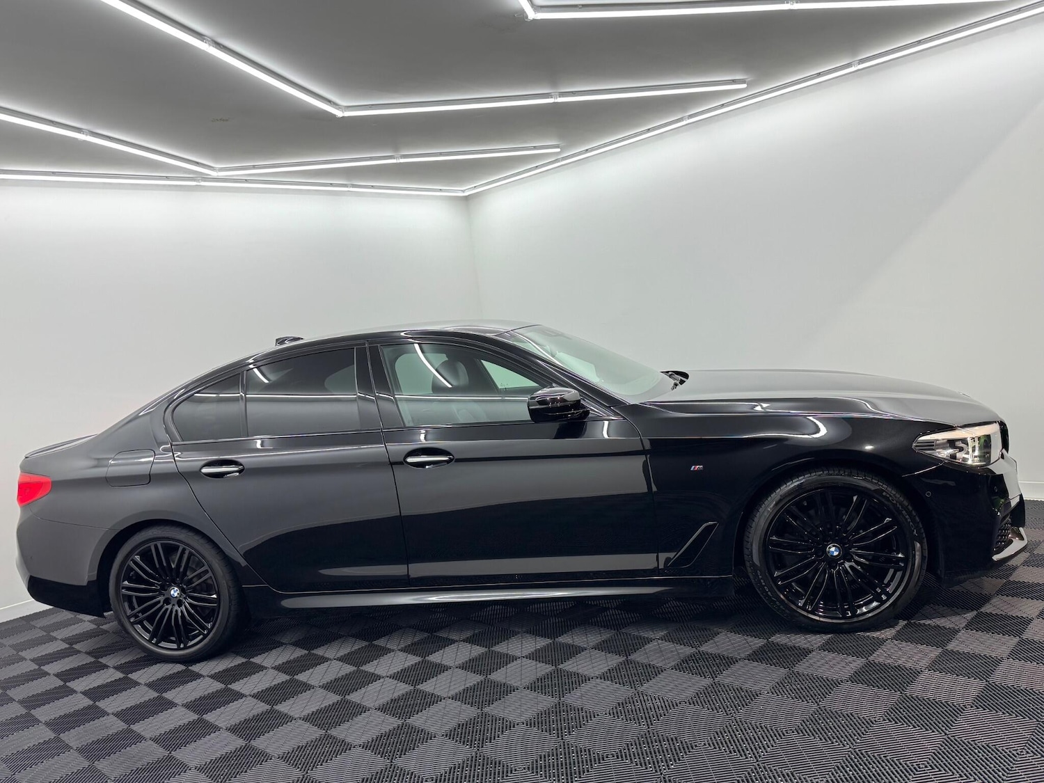 Used BMW 5 Series 2018 for sale - 76936204: Photo 31