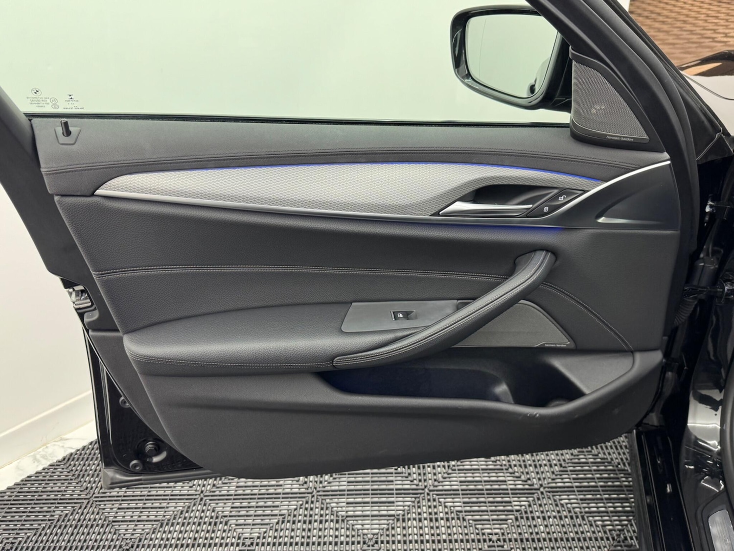 Used BMW 5 Series 2018 for sale - 76936204: Photo 41