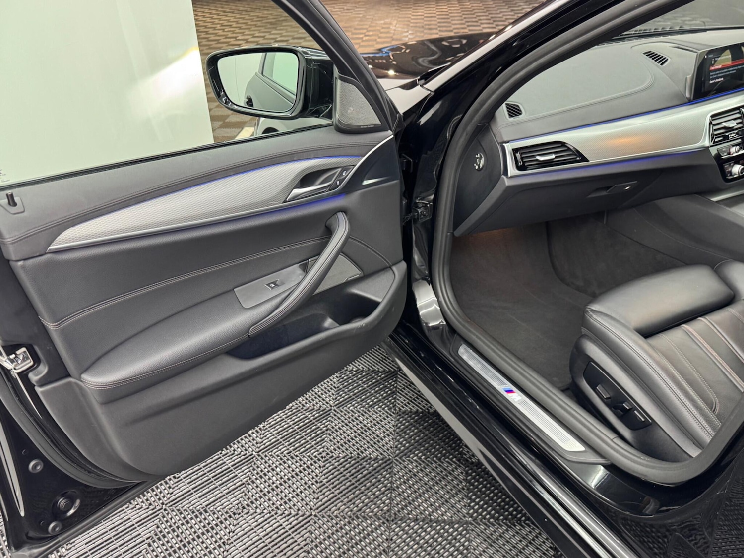 Used BMW 5 Series 2018 for sale - 76936204: Photo 42