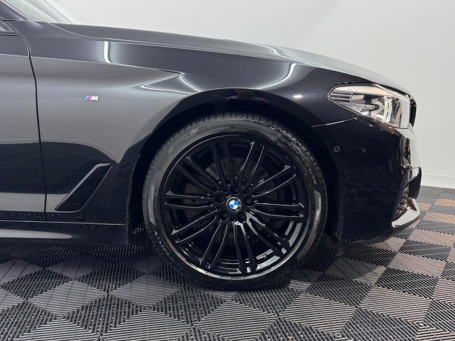 Used BMW 5 Series 2018 for sale - 76936204: Photo 43