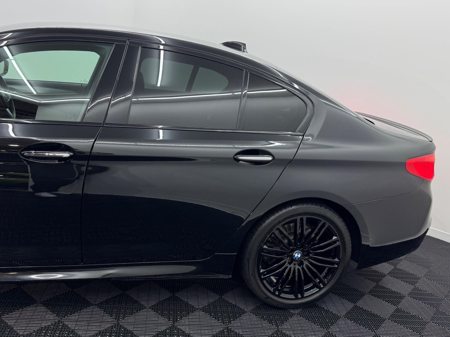 Used BMW 5 Series 2018 for sale - 76936204: Photo 55