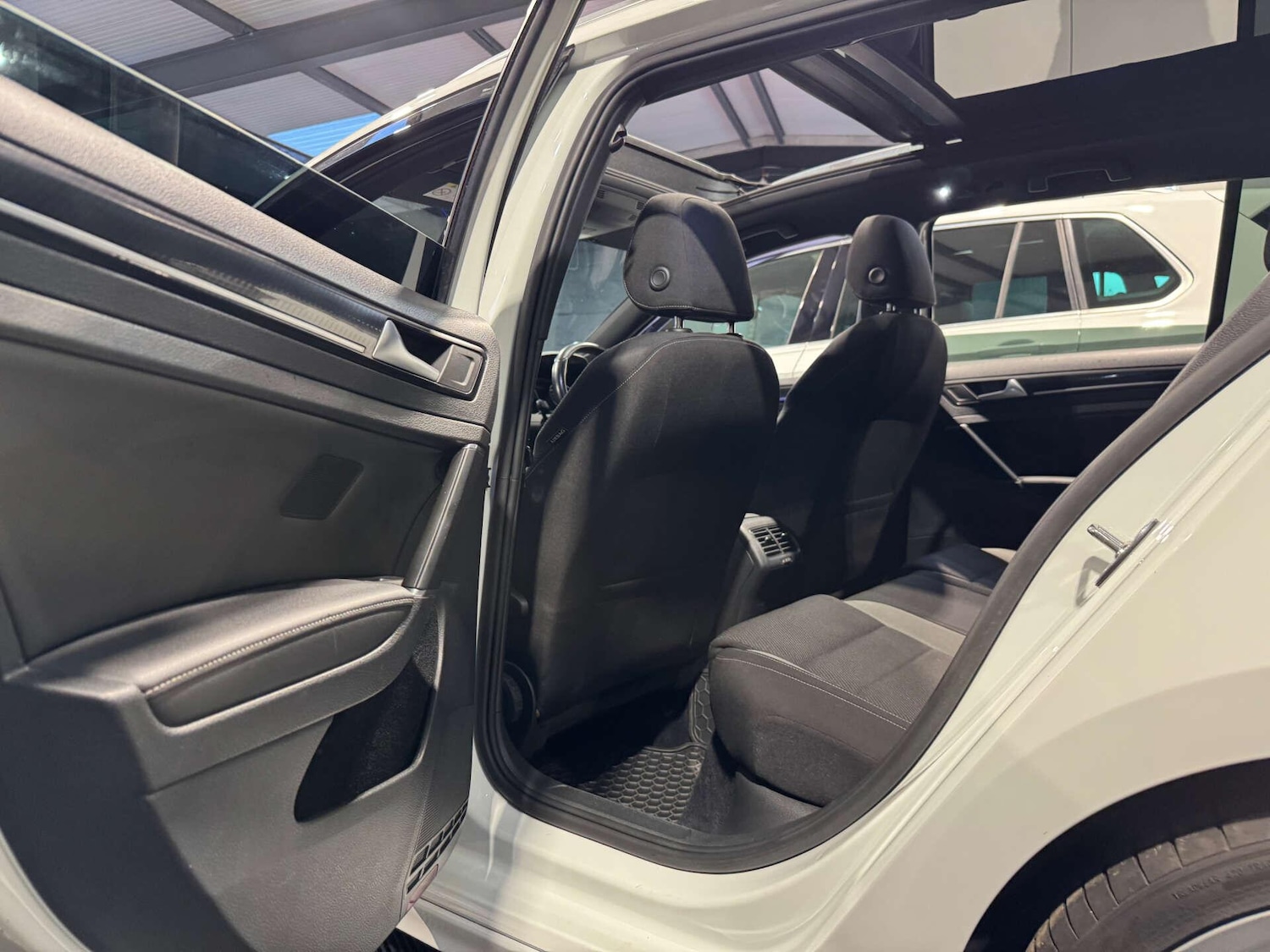 Used Volkswagen Golf 2016 for sale - 77783101: Photo 36