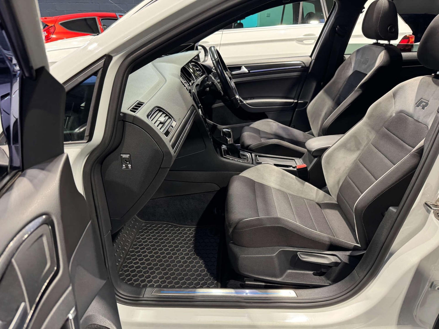 Used Volkswagen Golf 2016 for sale - 77783101: Photo 38