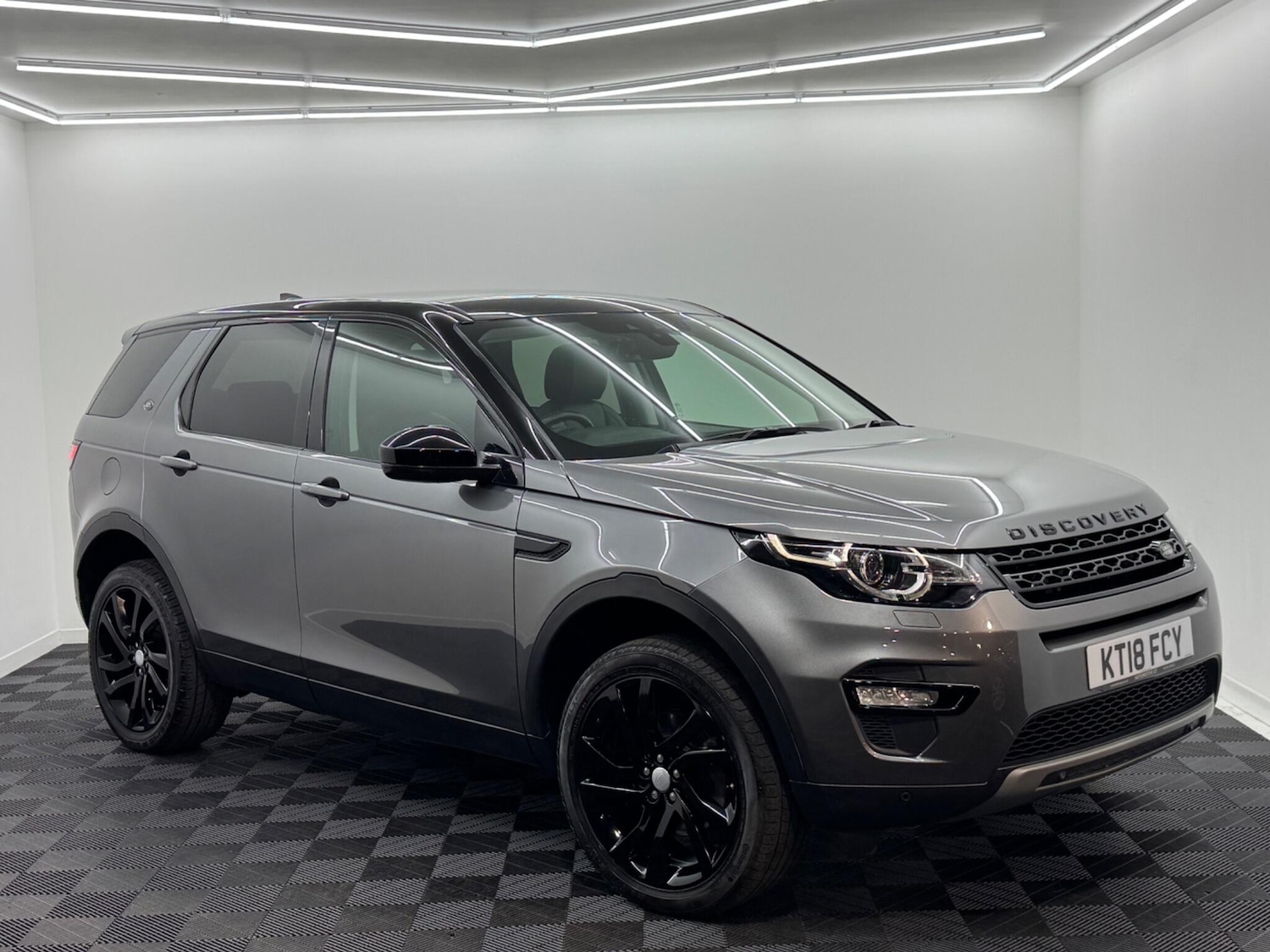 Used Land Rover Discovery Sport 2018 for sale - 76633221: Photo 1