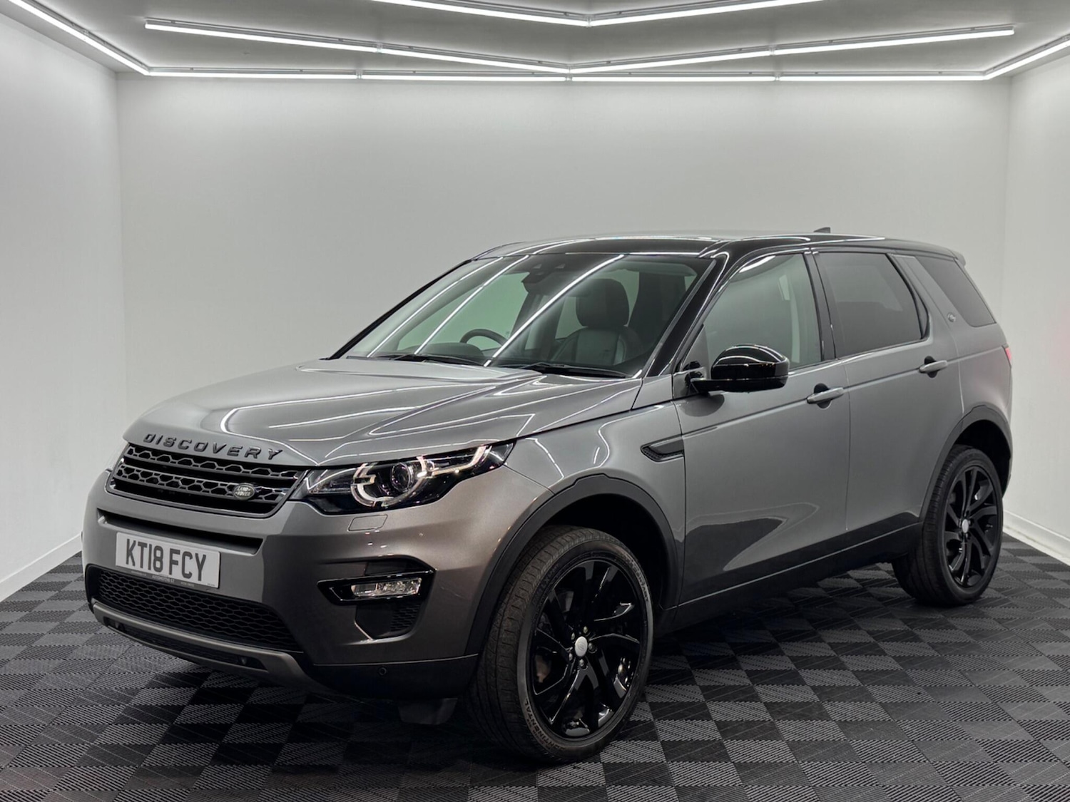 Used Land Rover Discovery Sport 2018 for sale - 76633221: Photo 2