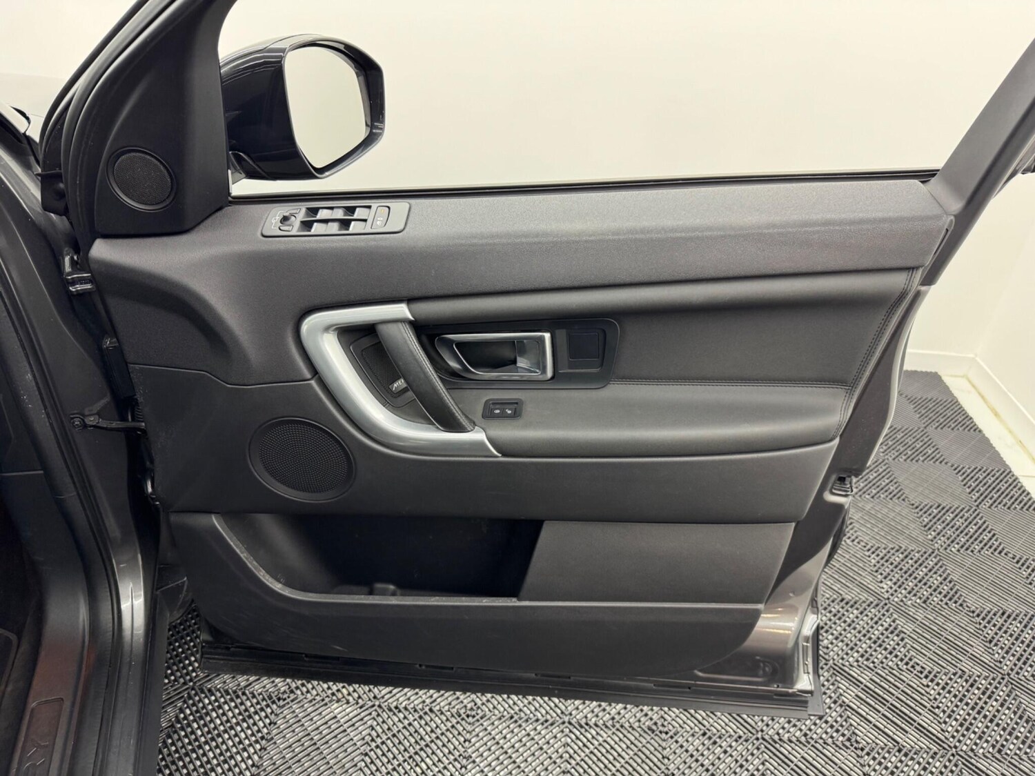 Used Land Rover Discovery Sport 2018 for sale - 76633221: Photo 48