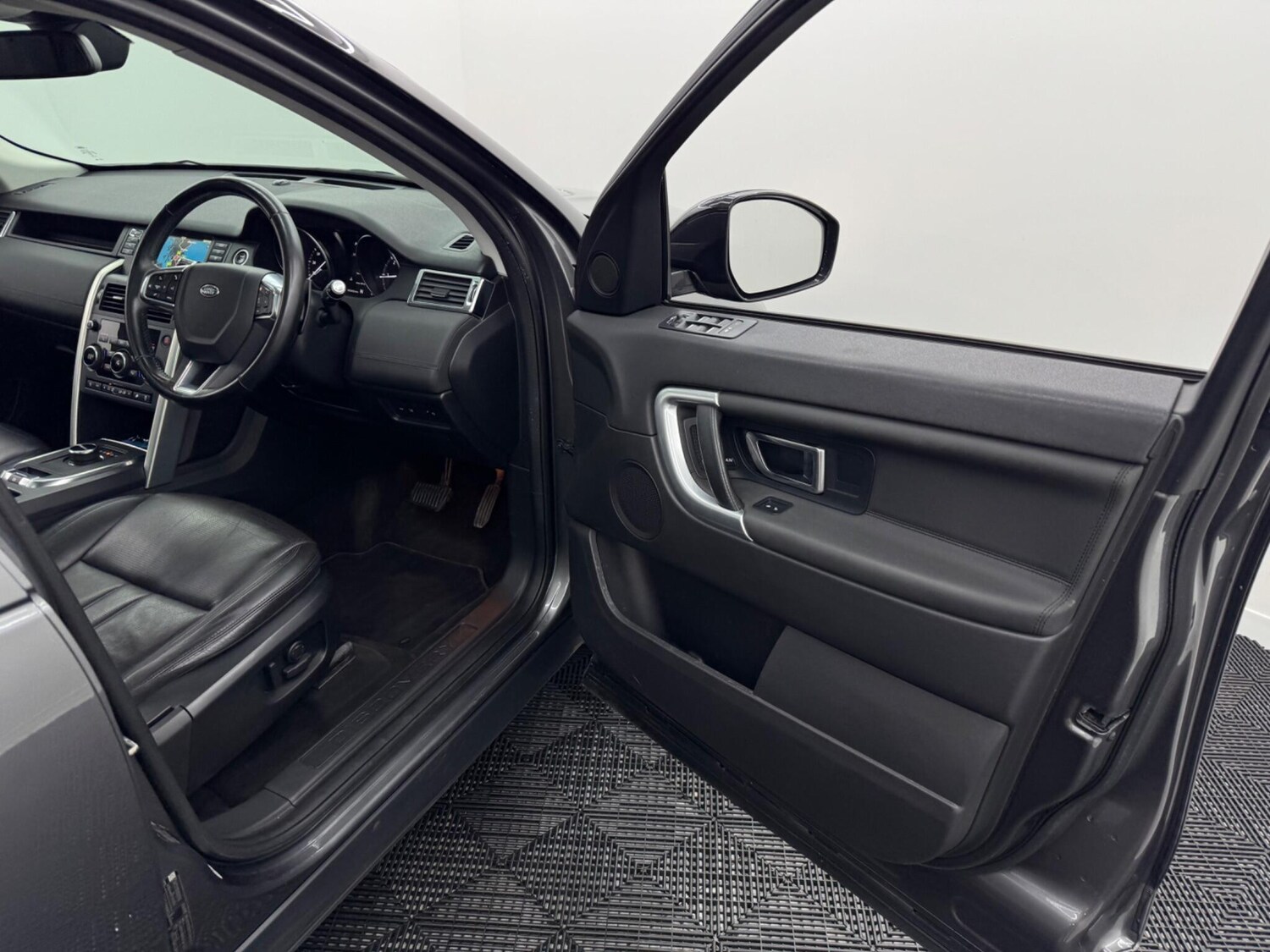 Used Land Rover Discovery Sport 2018 for sale - 76633221: Photo 49