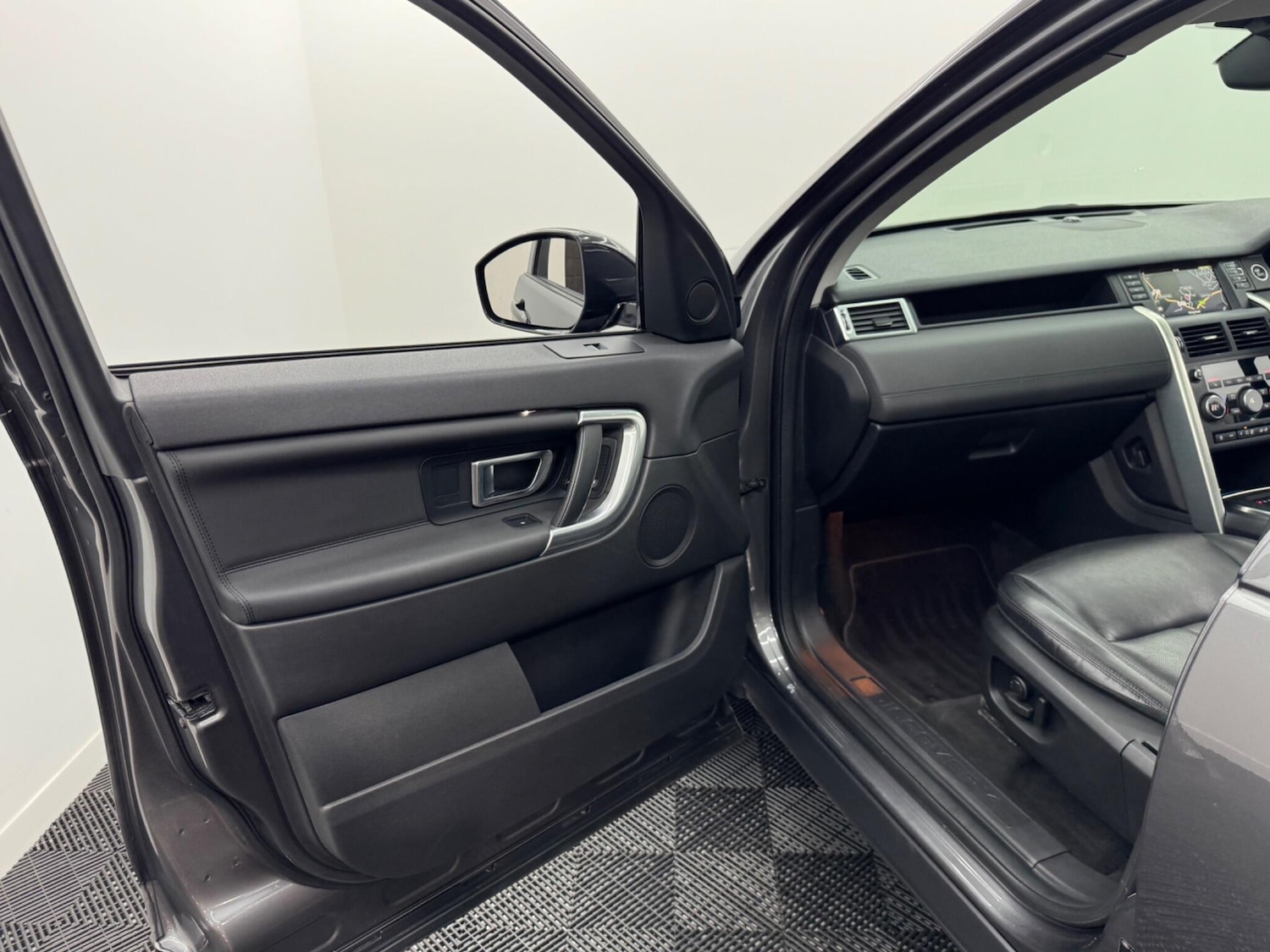 Used Land Rover Discovery Sport 2018 for sale - 76633221: Photo 52