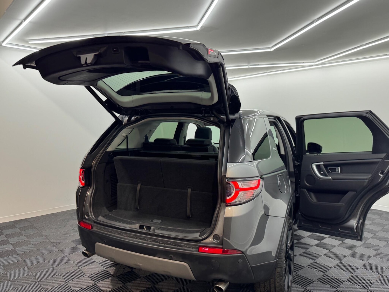 Used Land Rover Discovery Sport 2018 for sale - 76633221: Photo 7