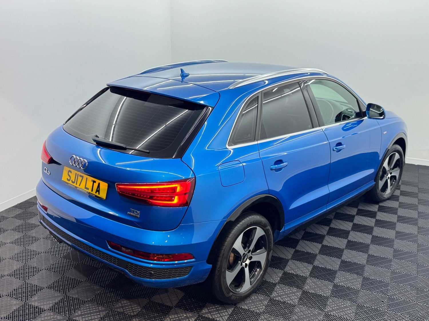 Used Audi Q3 2017 for sale - 76446523: Photo 17