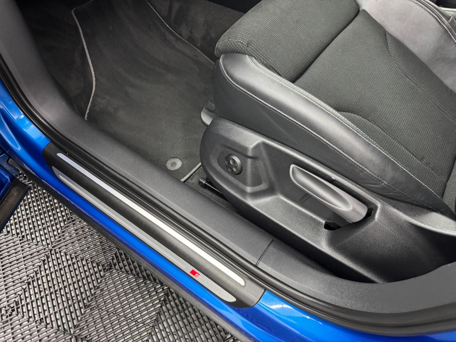 Used Audi Q3 2017 for sale - 76446523: Photo 65