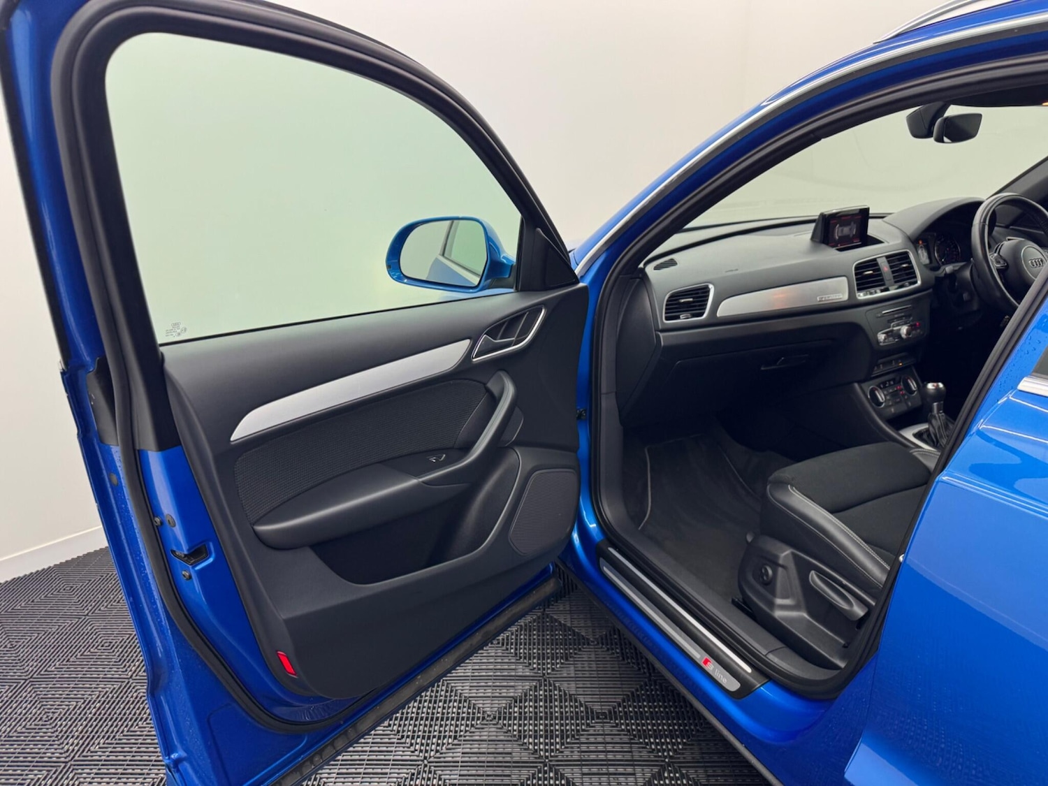 Used Audi Q3 2017 for sale - 76446523: Photo 67