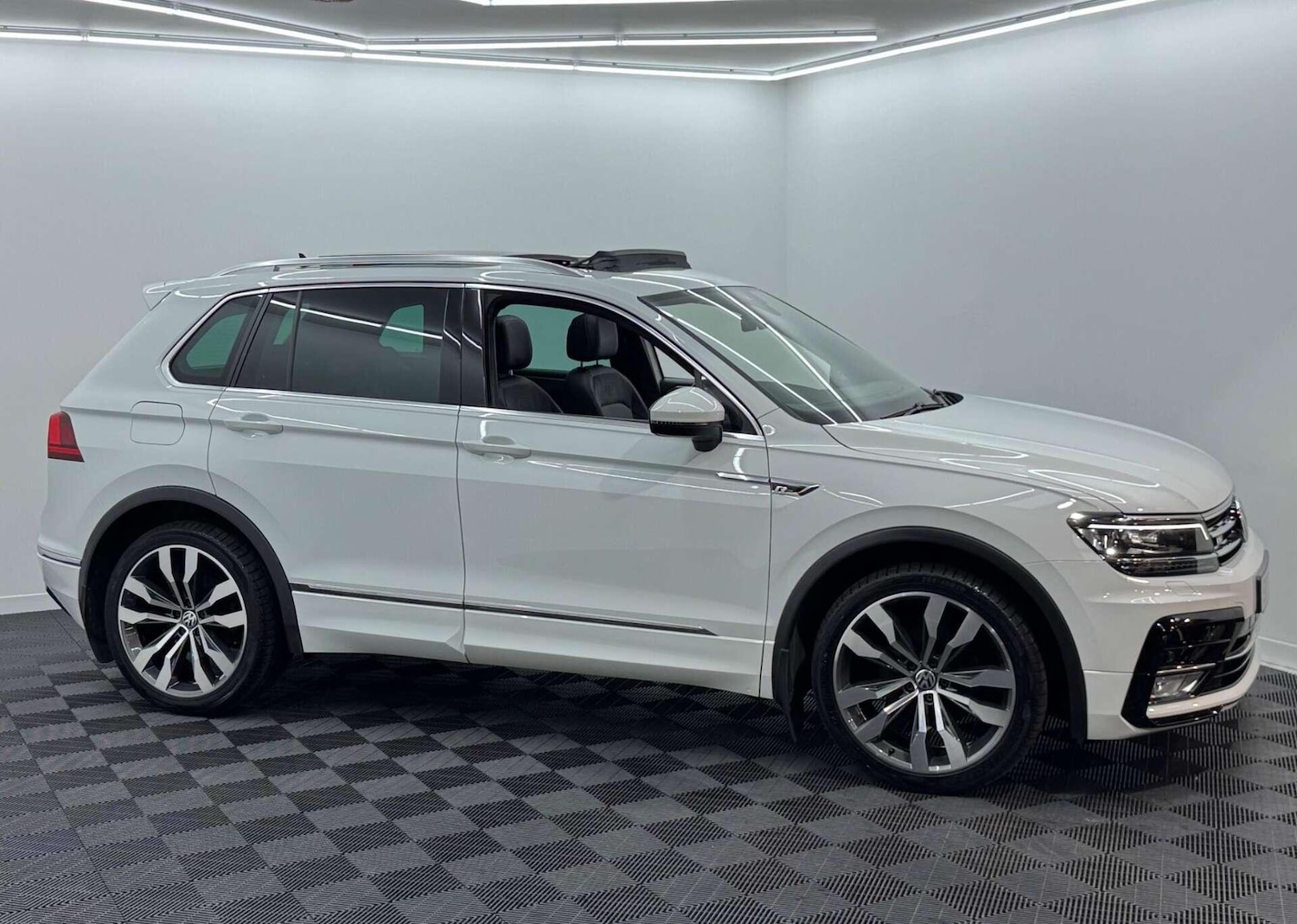 Used Volkswagen Tiguan 2017 for sale - 77783112: Photo 11