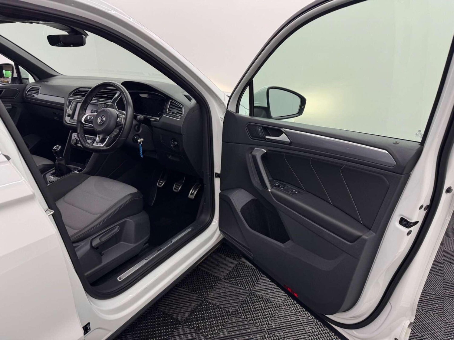 Used Volkswagen Tiguan 2017 for sale - 77783112: Photo 55