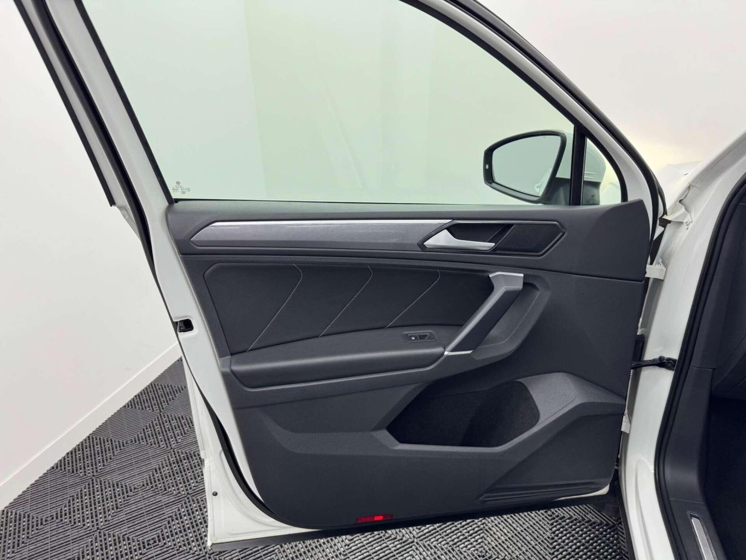 Used Volkswagen Tiguan 2017 for sale - 77783112: Photo 60