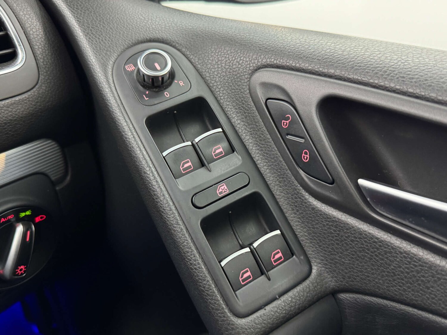 Used Volkswagen Golf 2010 for sale - 77844609: Photo 34