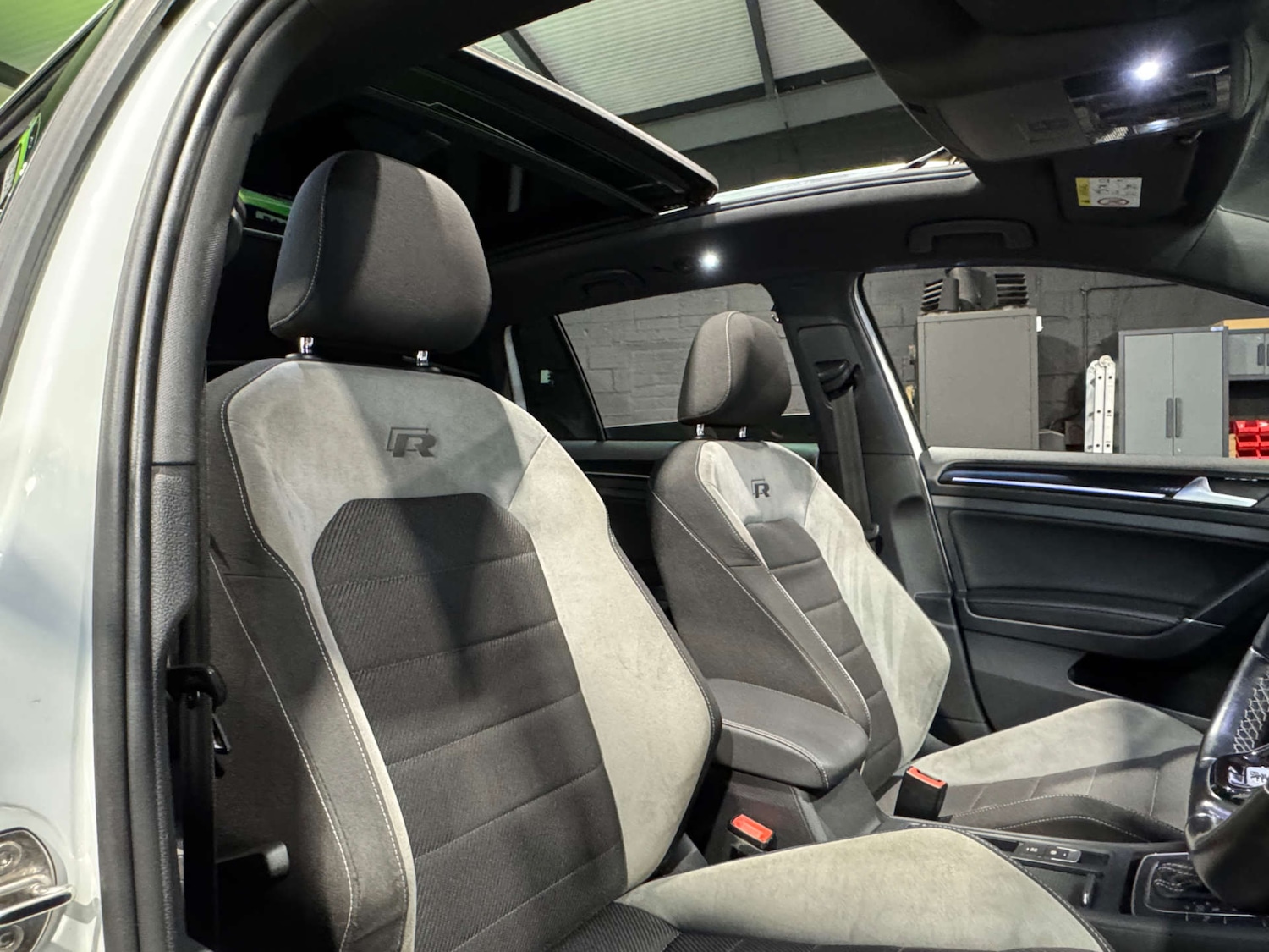 Used Volkswagen Golf 2016 for sale - 77844616: Photo 2