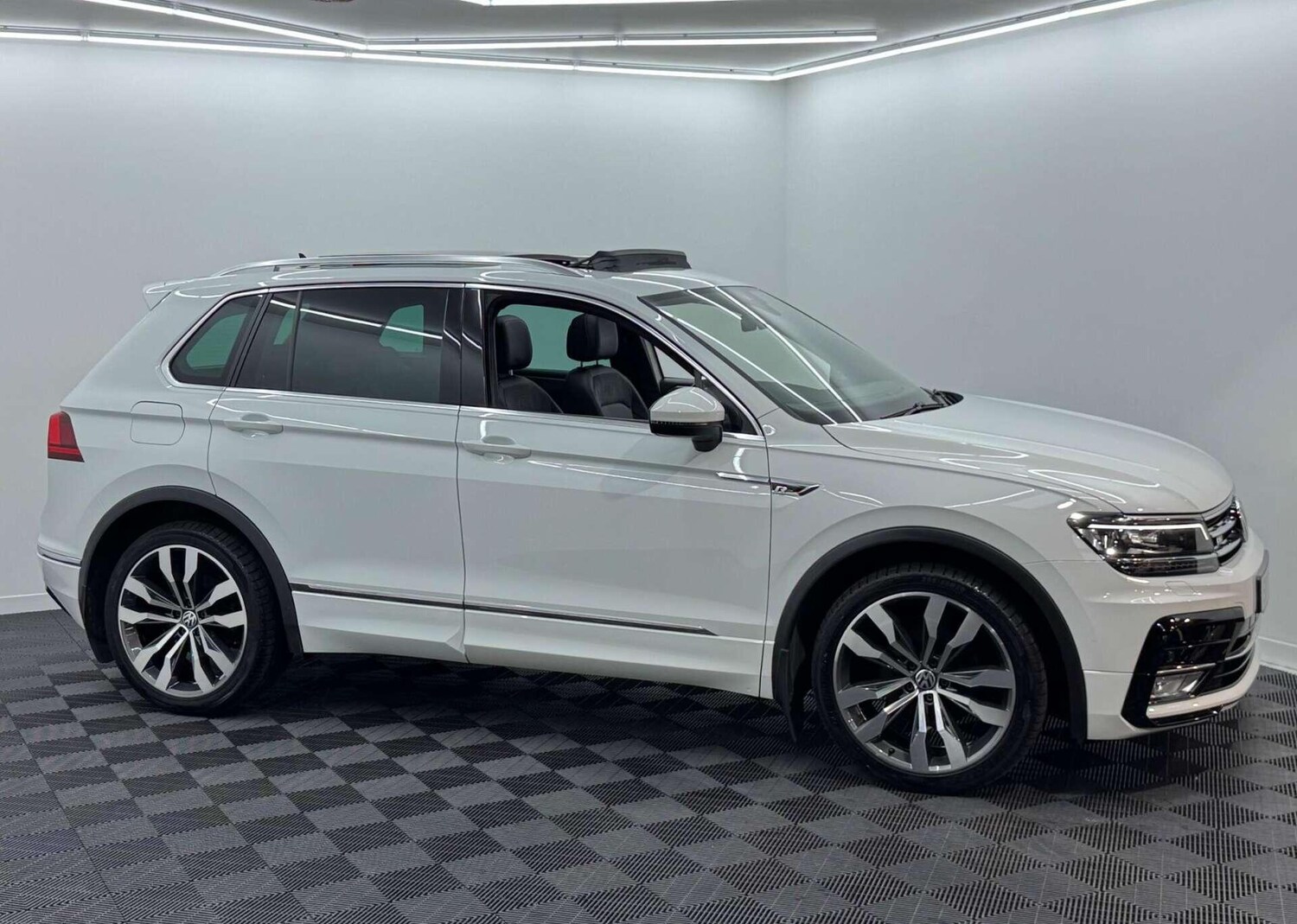 Used Volkswagen Tiguan for sale - 77823588: Photo 11