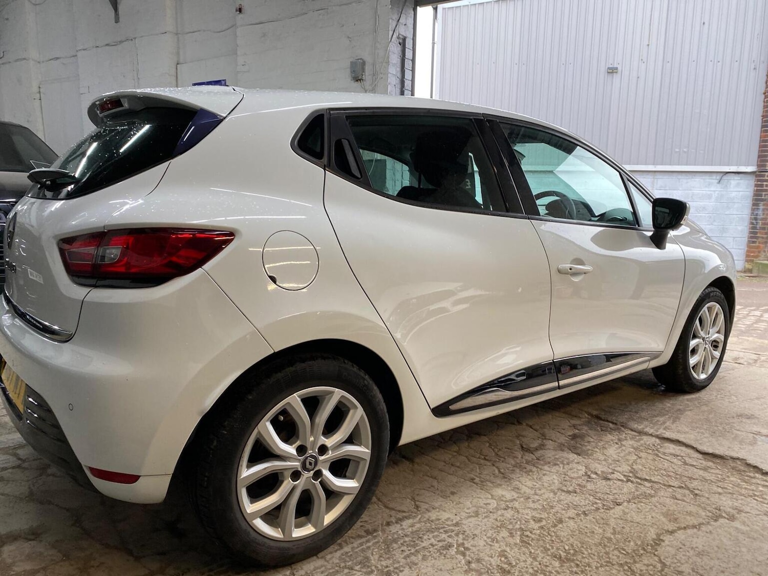 Used Renault Clio 2017 for sale - 77906699: Photo 11