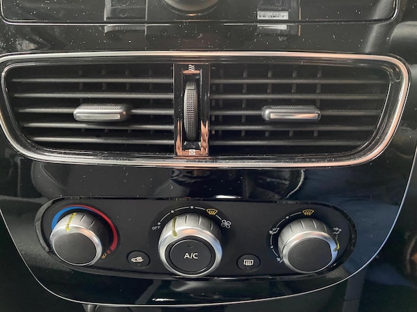 Used Renault Clio 2019 for sale - 76257633: Photo 30