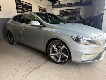 Used Volvo V40 2015 for sale - 75686127: Photo