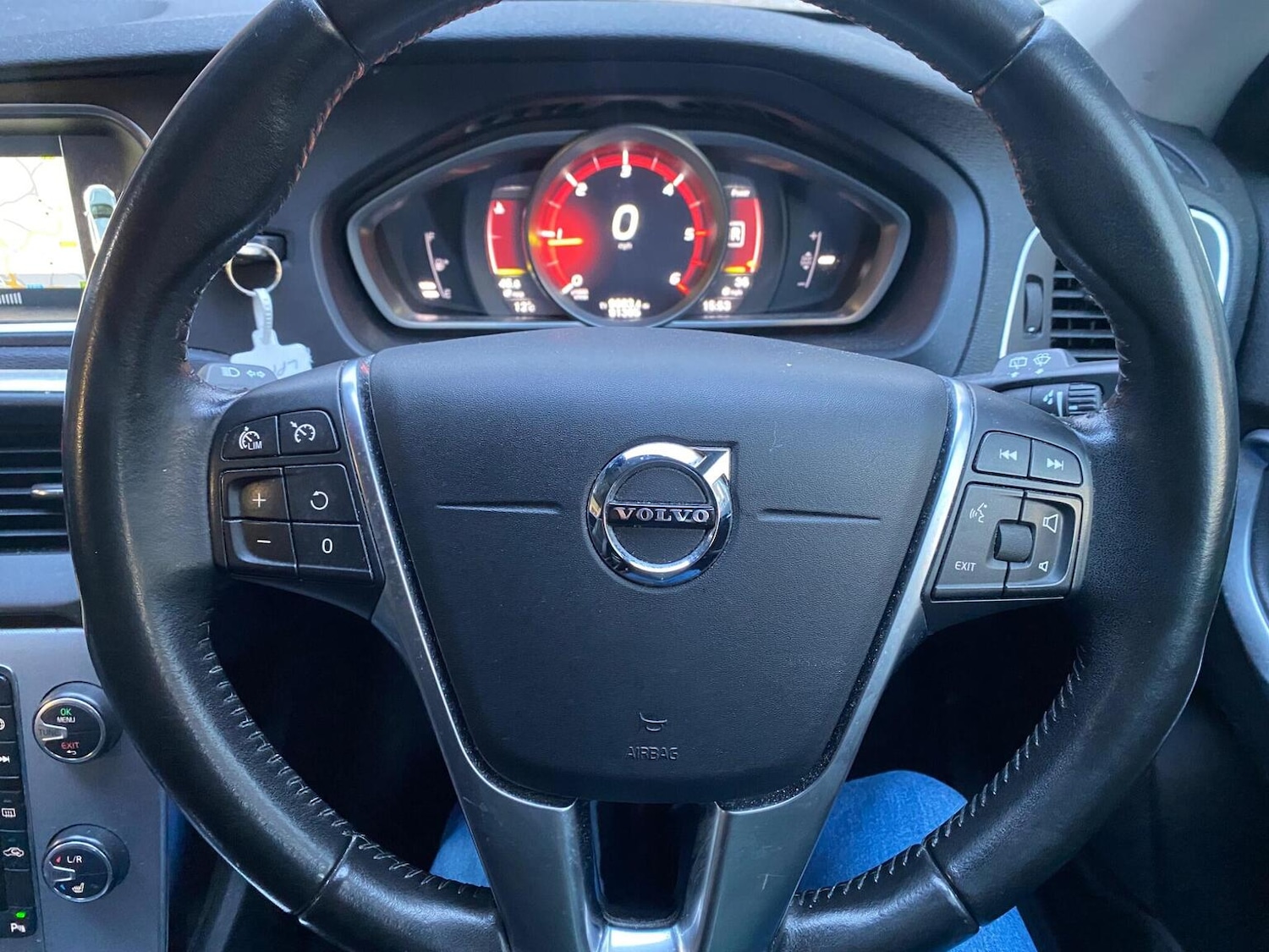 Used Volvo V40 Cross Country 2017 for sale - 76387294: Photo 13