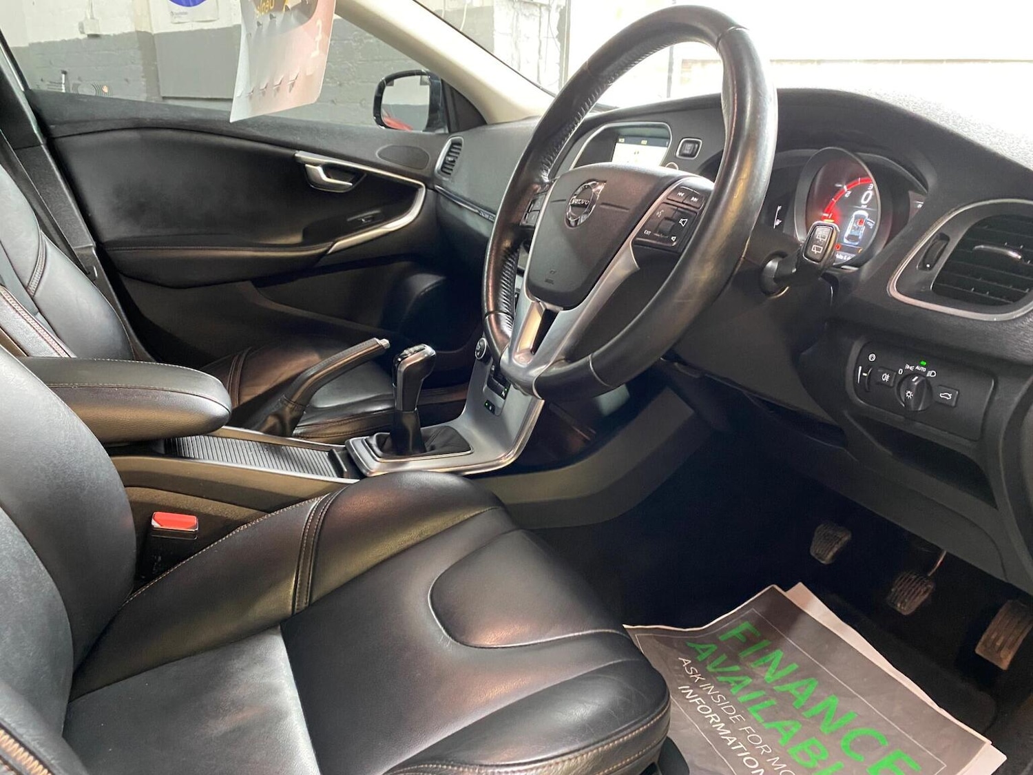 Used Volvo V40 Cross Country 2017 for sale - 76387294: Photo 17