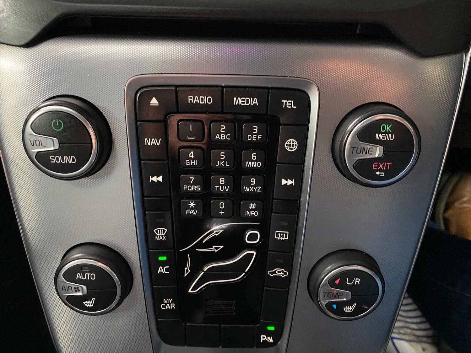 Used Volvo V40 Cross Country 2017 for sale - 76387294: Photo 24