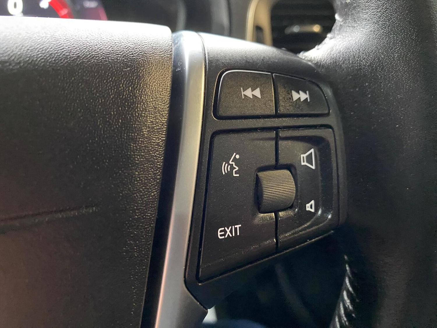 Used Volvo V40 Cross Country 2017 for sale - 76387294: Photo 25