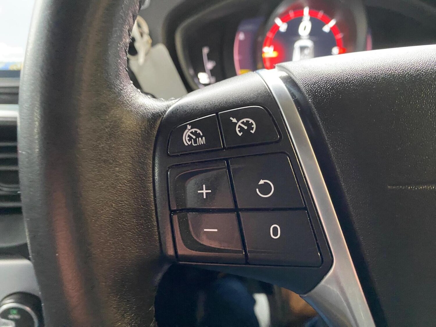 Used Volvo V40 Cross Country 2017 for sale - 76387294: Photo 26