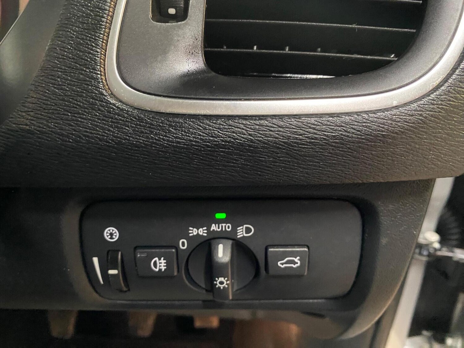 Used Volvo V40 Cross Country 2017 for sale - 76387294: Photo 27