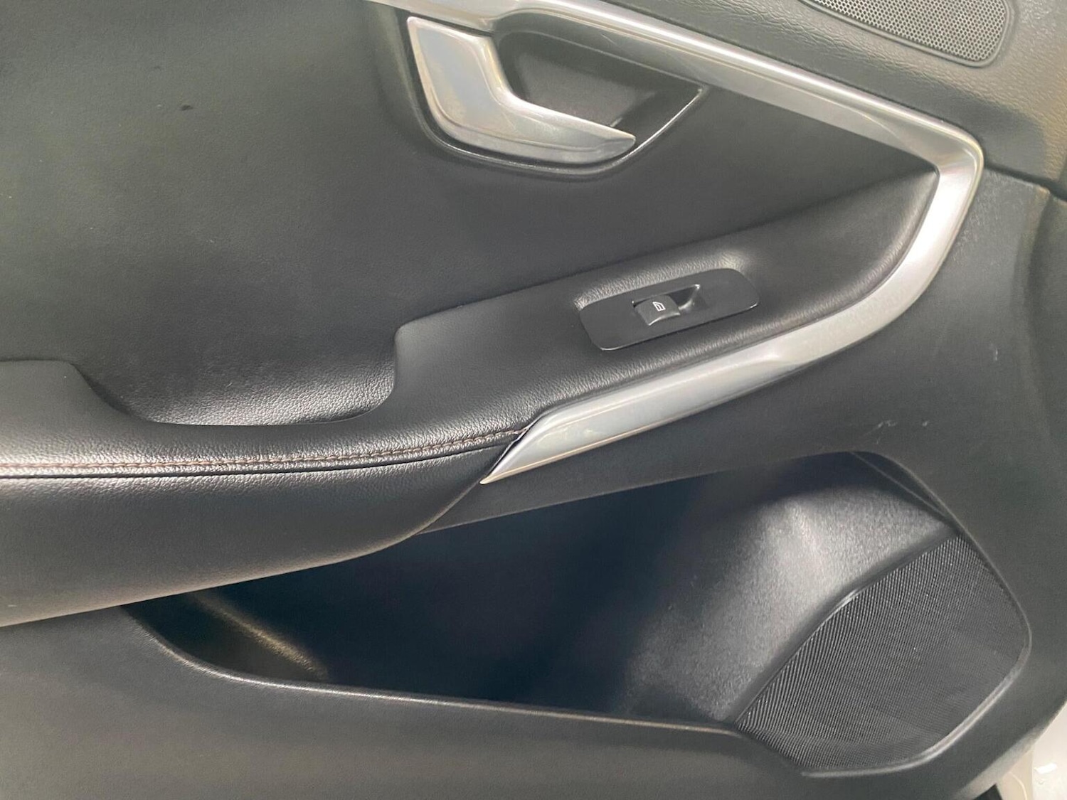 Used Volvo V40 Cross Country 2017 for sale - 76387294: Photo 29