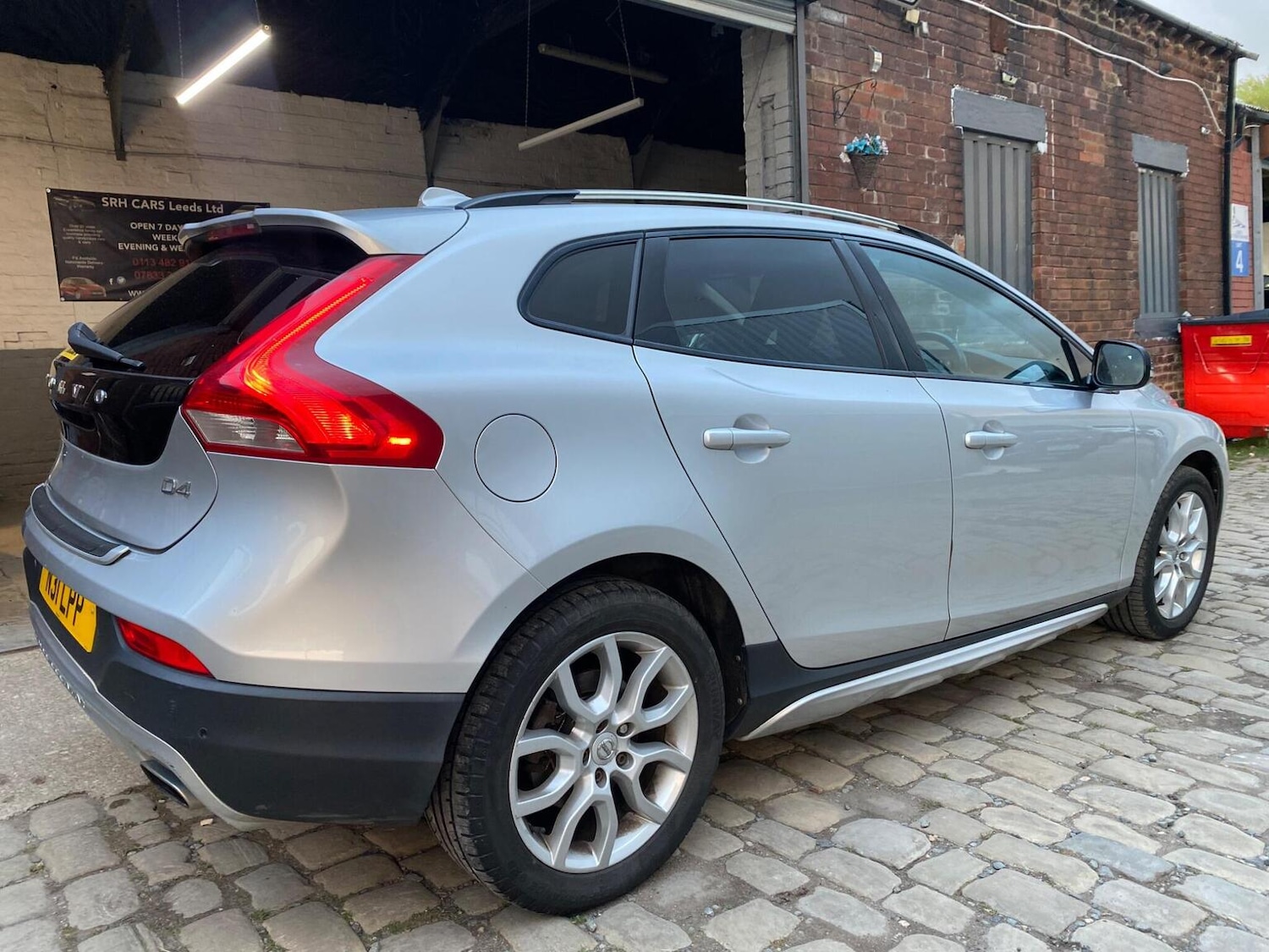 Used Volvo V40 Cross Country 2017 for sale - 76387294: Photo 3