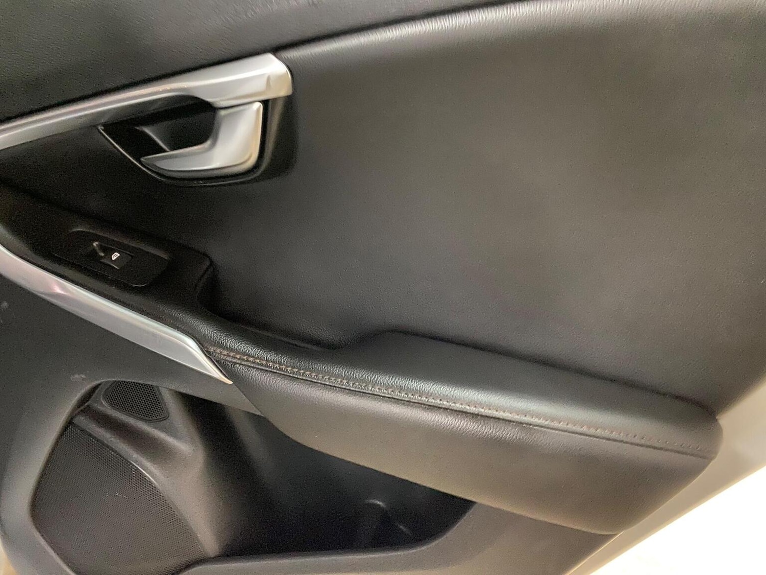 Used Volvo V40 Cross Country 2017 for sale - 76387294: Photo 30