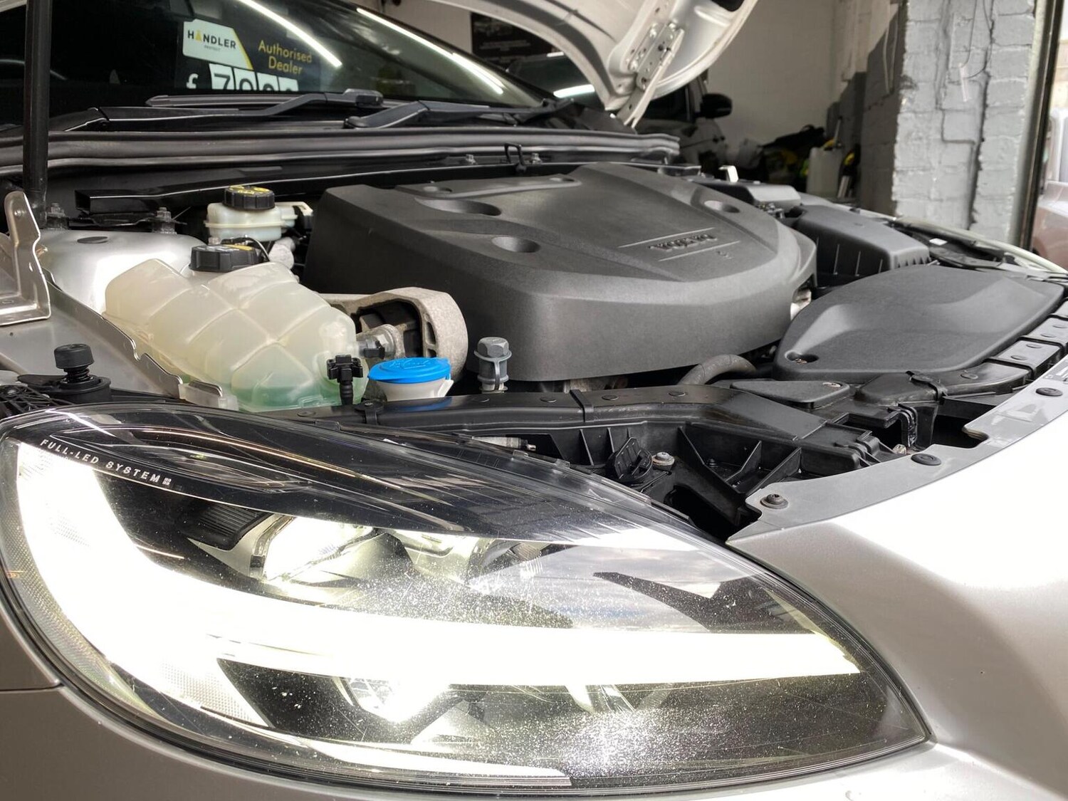 Used Volvo V40 Cross Country 2017 for sale - 76387294: Photo 34