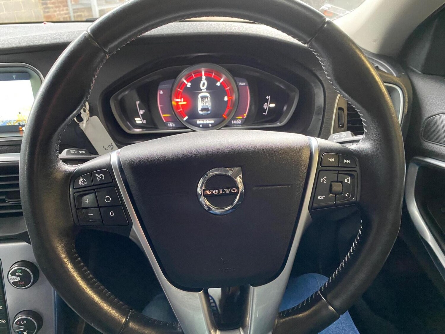 Used Volvo V40 Cross Country 2017 for sale - 76387294: Photo 49