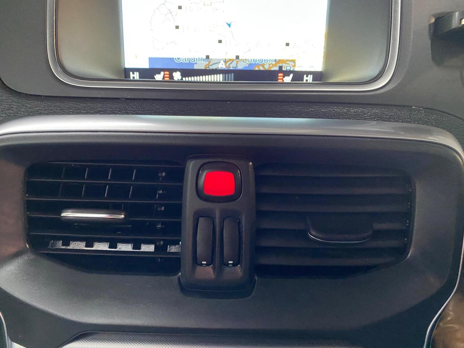 Used Volvo V40 Cross Country 2017 for sale - 76387294: Photo 55