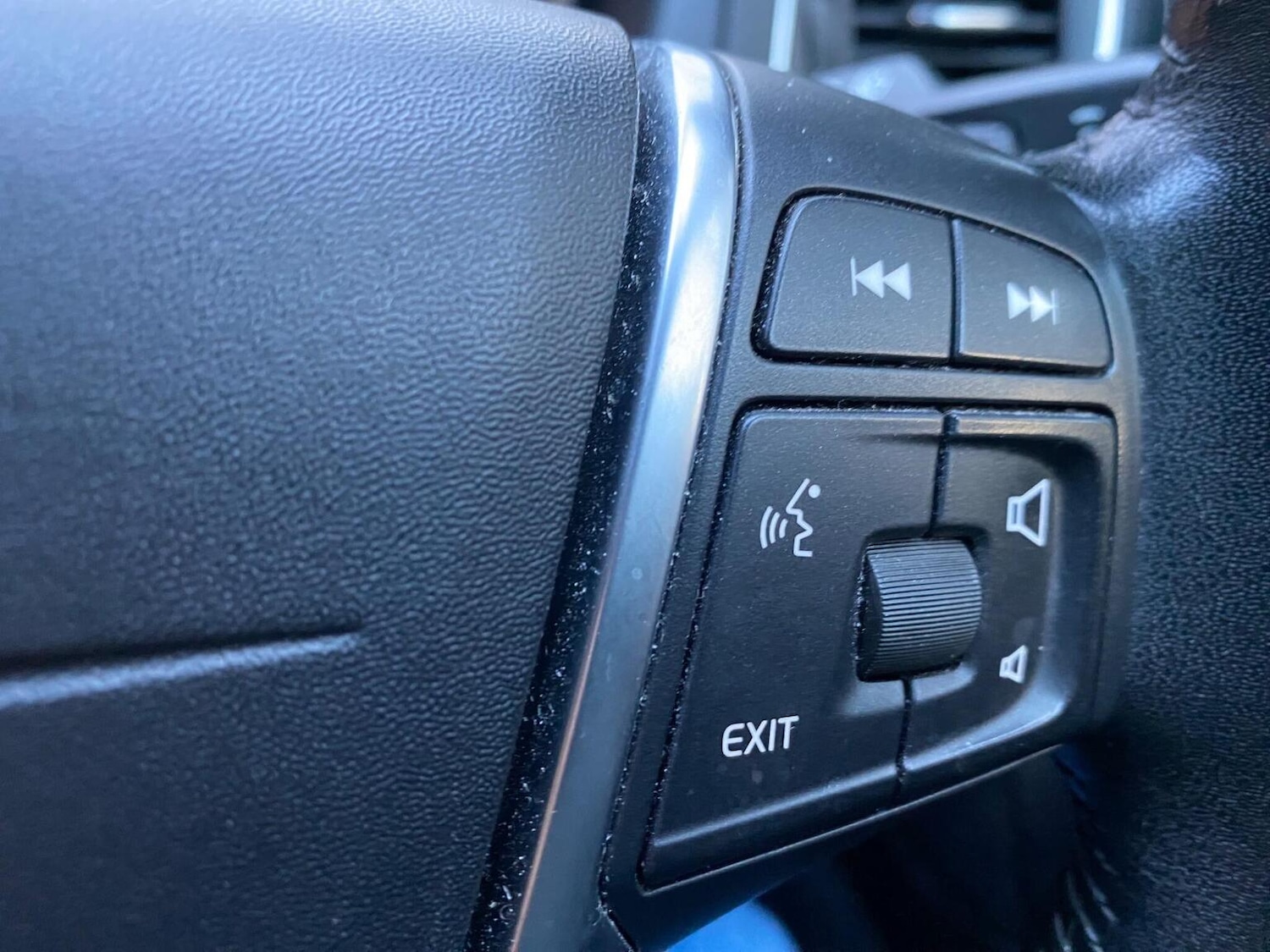 Used Volvo V40 Cross Country 2017 for sale - 76387294: Photo 7