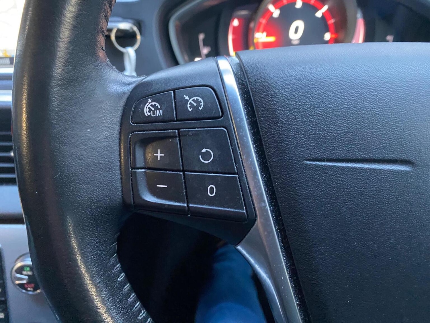 Used Volvo V40 Cross Country 2017 for sale - 76387294: Photo 8