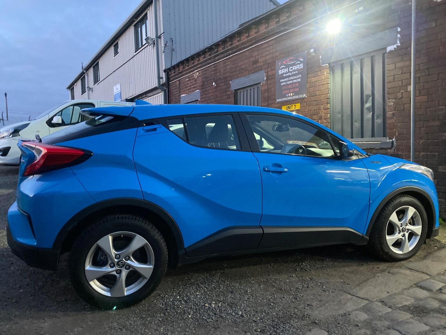 Used Toyota C-HR 2019 for sale - 77953919: Photo 2
