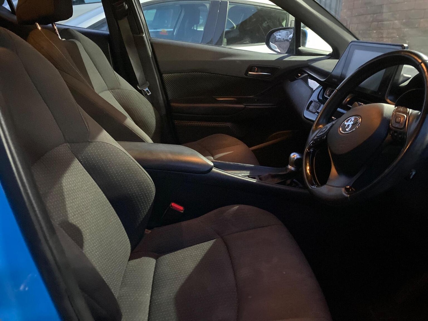 Used Toyota C-HR 2019 for sale - 77953919: Photo 4