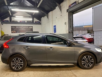 Used Volvo V40 Cross Country 2016 for sale - 77991769: Photo