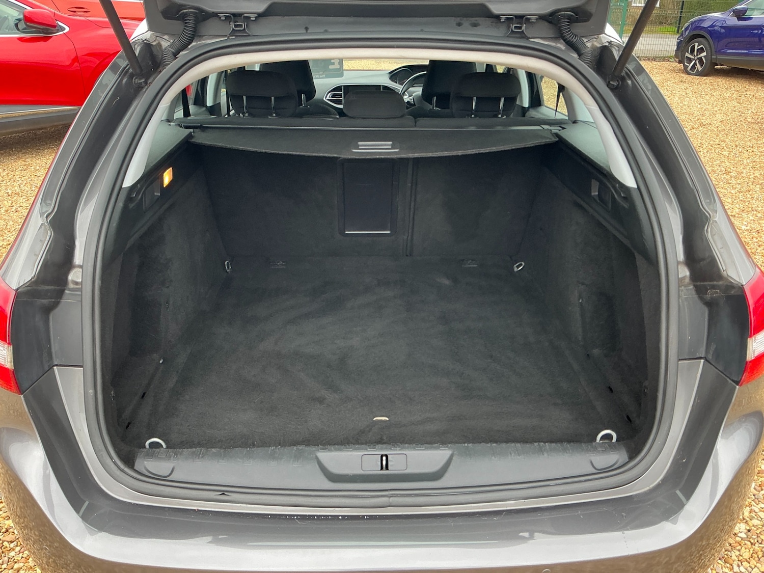 Used Peugeot 308 2016 for sale - 77502935: Photo 13