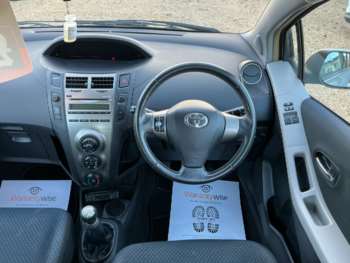 Used Toyota Yaris 2010 for sale - 72863652: Photo